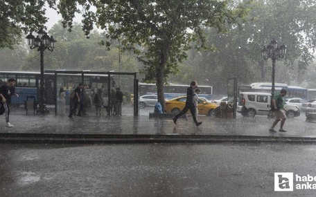 Ankara'da etkili sağanak yağış su baskınlarına neden oldu