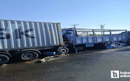 Ankara'da kontrolden çıkan kamyon tıra çarptı: 1 yaralı!
