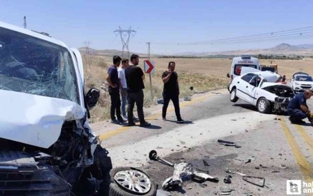 Sincan'da iki araç kafa kafaya çarpıştı: 1 ölü, 1 yaralı