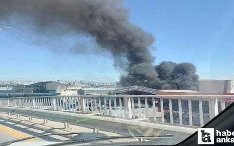 Sincan'da atık kağıt geri dönüşüm tesisinde yangın