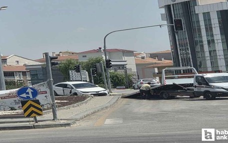 Sincan'da çarpışan araçlar kaldırımda çalışan işçiyi ezdi!