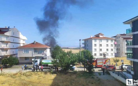 Akyurt'ta park halindeki araç yandı: Geriye hurda yığını kaldı