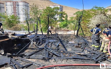 Mamak'ta çıkan yangında 33 kanatlı hayvan telef oldu