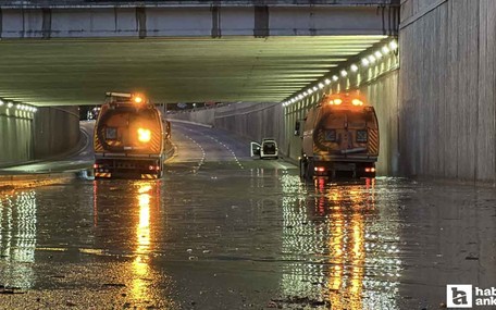 Mamak'ta kısa süreli sağanak sonrası trafik yoğunluğu oluştu