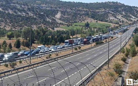 Ankara-Bolu Otoyolu'nda metenol yüklü tanker kaza yaptı: Uzun araç kuyrukları oluştu