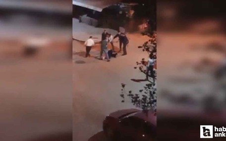 Yenimahalle'de 7 kişi bir adamı darp etti: O anlar kamerada!
