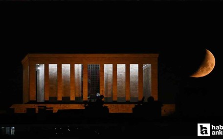 Ankara'da yarım ay Anıtkabir ile kartpostallık görüntü oluşturdu