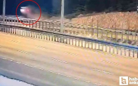 Etimesgut'ta 1 kişinin hayatını kaybettiği trafik kazası güvenlik kamerasında!