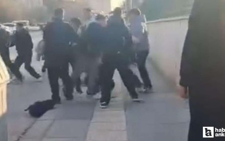 Sincan'da akran zorbalığı tekmeli kavgaya dönüştü: O anlar kamerada!