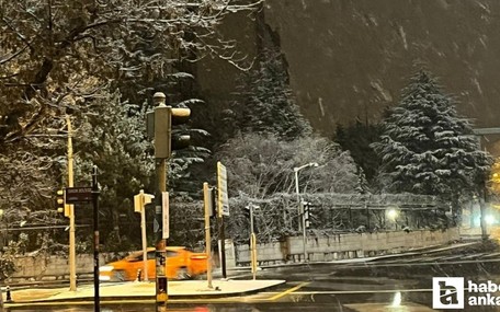 Başkentin yüksek kesimlerinde kar yağışı etkili oldu!
