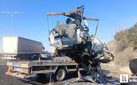 Ankara feci kaza: Çevre yolunda iki araç kafa kafaya çarpıştı, 5 kişi öldü