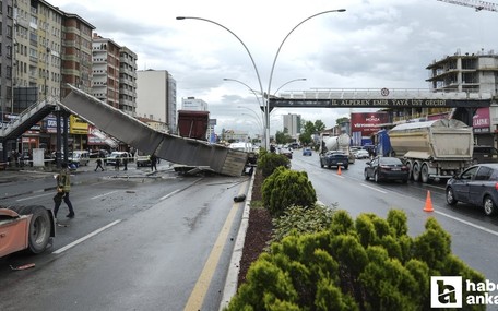 Altındağ'da damperi açık kamyon üst geçide çarptı: 3 vatandaş yaralandı