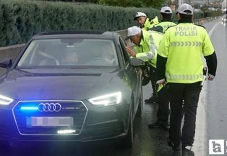 Bakan Yerlikaya duyurdu: Araçlarına yasa dışı çakar takan sürücüye 414 bin lira ceza kesildi!