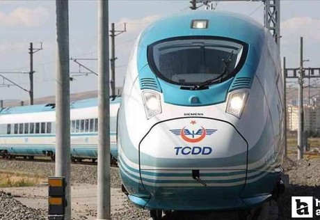 İstanbul Ankara arasında sefer yapan hızlı tren elektrik arızası sebebiyle yolda kaldı