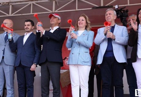 Özgür Özel ve Mansur Yavaş "Ankara Yarı Maratonu ve Halk Koşusu" programında konuştu