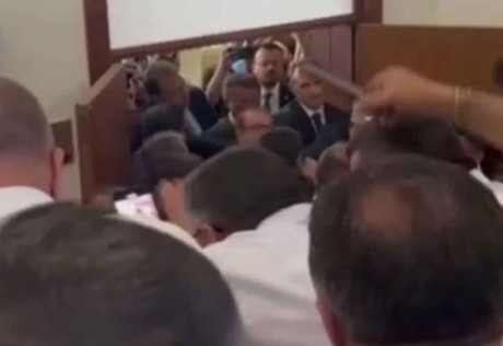TBMM komisyonunda arbede çıktı: Milletvekilleri birbirine girdi!