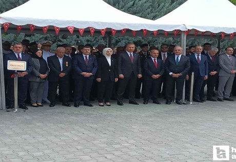 Bakan Göktaş ve Yerlikaya 15 Temmuz Şehitliğindeki anma törenine katıldı