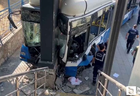 Keçiören'de EGO otobüsü kaza yaptı: Çok sayıda yaralı var!