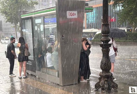 Başkent Ankara'da etkili sağanak yağış sel ve su baskınlarına neden oldu