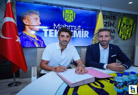 Mahmut Tekdemir takımda kaldı