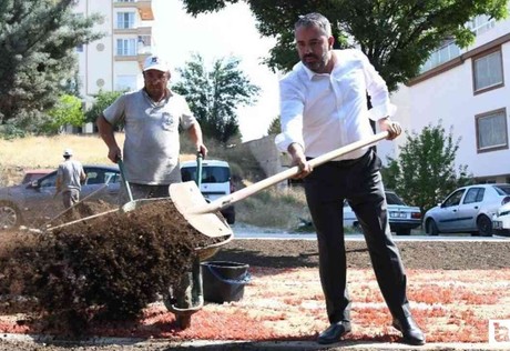 Pursaklar Belediyesi ilçede deforme olan parklara el atıyor!