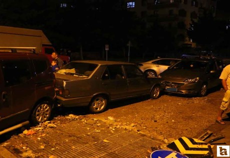 Keçiören'de sel sularına kapılarak hasar gören araçlar görüntülendi