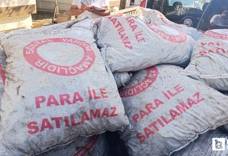 Beypazarı'nda ihtiyaç sahiplerine kömür yardımı dağıtılıyor