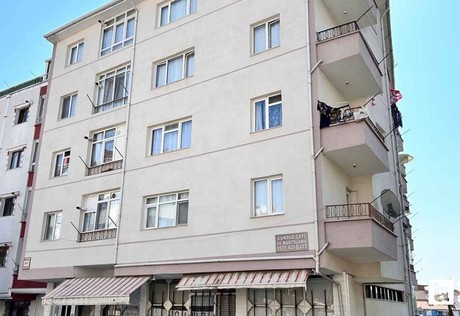 Sincan'da yıkım kararı verilen binanın sakinlerinden diğer bloklar da yıkılsın itirazı