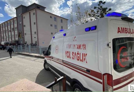 Çorum'da 30 öğrenci, yedikleri tavuk dönerden sonra zehirlenmesi şüphesiyle hastanelik oldu
