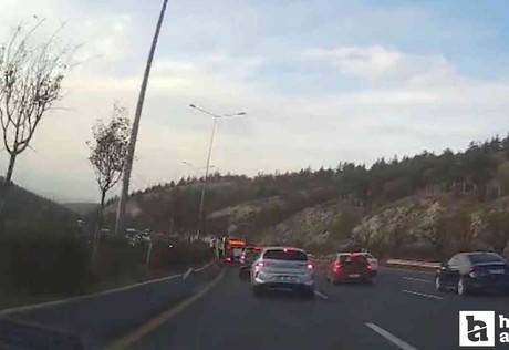 Başkentte zincirleme kaza anı araç kamerasında!