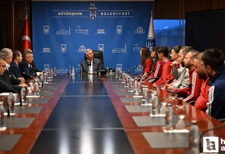 ASKİ Spor'un milli sporcularından Mansur Yavaş'a ziyaret!