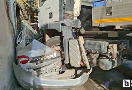 Beypazarı'nda 3 araçlı trafik kazasında 2 kişi yaralandı