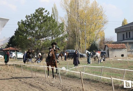 Çubuk'ta yapılan Atlı Okçuluk Güz Toyu'na yoğun ilgi