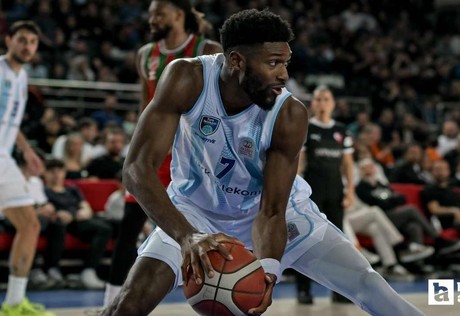 Türk Telekom başkentte Karşıyaka'yı 52 sayı farkla mağlup etti