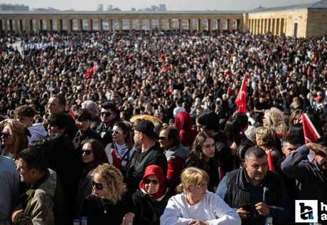 Anıtkabir'de ziyaretçi yoğunluğu yaşandı