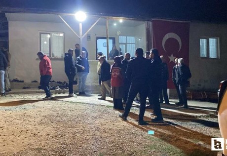 Çorumlu şehidin baba evine Türk bayrağı asıldı