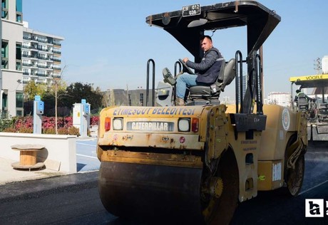 Etimesgut Belediyesi asfaltlama çalışmasıyla öğrencilerin sorununu çözdü