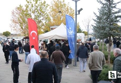 Kahramankazan Belediyesi şehitlerimiz için lokma ikramında bulundu