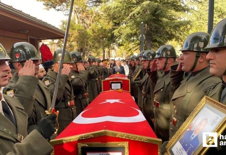 Kıdemli Başçavuş İnce ve Uzman Çavuş Dolapci, Cebeci Askeri Şehitliği'nde