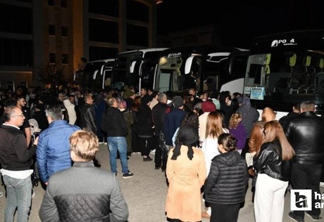 Pursaklar Belediyesi Gençlik Kampı'na katılan yeni kafileyi uğurladı