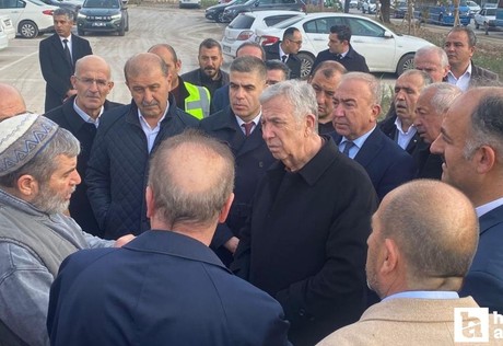 Mansur Yavaş, Hacı Bayram bölgesindeki esnafın sorunlarını dinledi