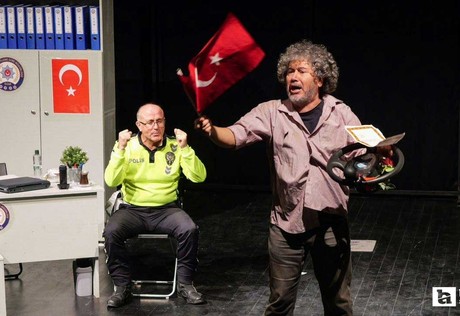 Etimesgut Belediyesi Emekli Tiyatrosu'ndan 'Söz mü?' oyunuyla anlamlı buluşma