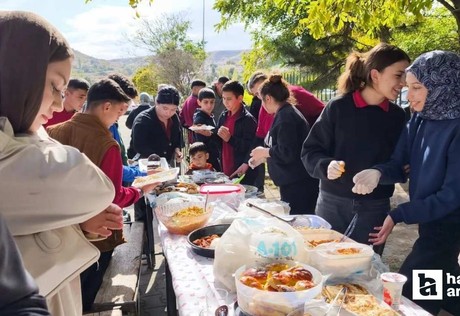 Kırıkkale'de öğretmen ve öğrencilerden Gazze yararına kermes