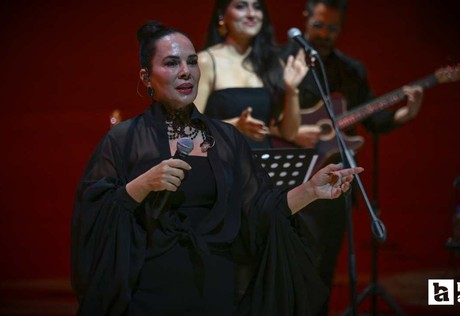 Demet Sağıroğlu yeni şarkılarını ilk defa Ankara'da seslendirdi