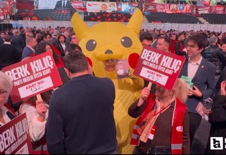 Pikachu kostümü CHP'nin kurultayında ortaya çıktı