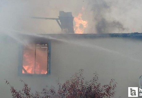 Çorum'da iki katkı evde yangın çıktı! Ev, kullanılamaz hale geldi