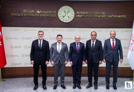 Mehmet Yiğiner ve beraberindekiler şoför esnafının taleplerini Bakan Mehmet Şimşek'e ilettiler