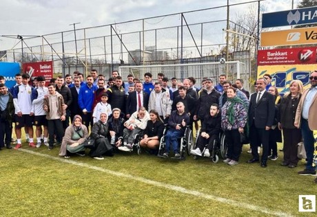 MKE Ankaragücü antrenmana özel çocuklarla birlikte çıktı