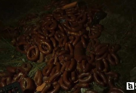 Gölbaşı'nda boş arazide yüzlerce kilo et şarküteri ürünü bulundu