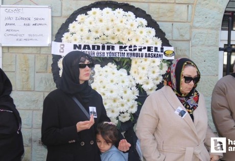 Ünlü oyuncu Burcu Özberk'in acı günü: Göz yaşlarına boğuldu